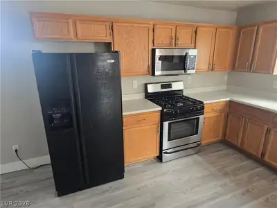 5270 PARADISE SKIES Avenue Kitchen