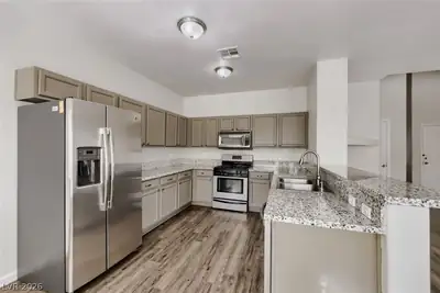 5974 Gentleslope Street, Henderson, NV 89011 Kitchen