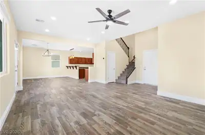 948 West Crescent Falls Street Living Room
