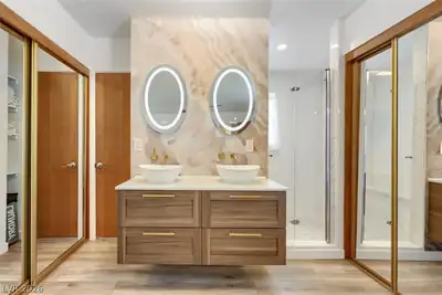 1620 South 15th Street Primary Bathroom