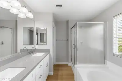 7127 Cabarita Avenue Primary Bathroom