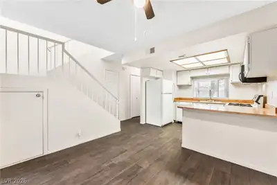 859 Rhinegold Way Kitchen