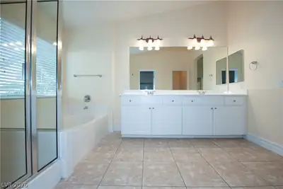 9689 Kampsville Avenue, Las Vegas, NV 89148 Primary Bathroom