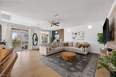5752 Rolling Dale Avenue Living Room