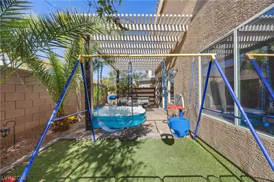 5752 Rolling Dale Avenue Yard