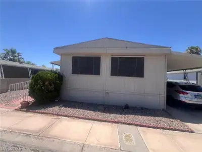 5565 Tres Piedras Road, Las Vegas, NV 89122 Front of Structure