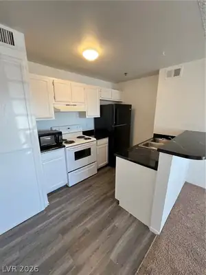 1381 East University Avenue 304, Las Vegas