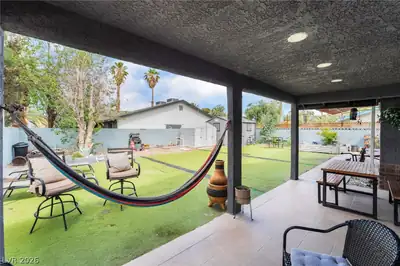 3400 Sioux Way, Las Vegas, NV 89169 Patio