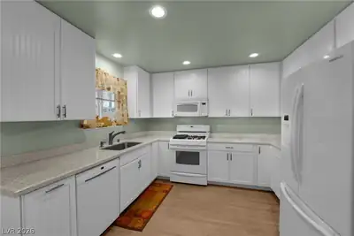 350 Tangerine Court, Henderson, NV 89015 Kitchen