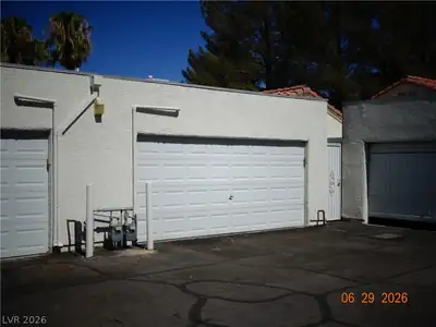 5424 Geneive Lane 105 Garage