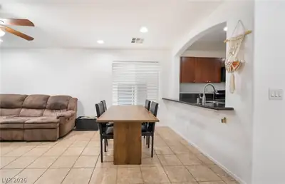 9132 Gabardine Avenue Dining Area