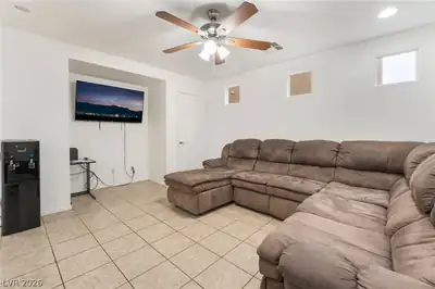 9132 Gabardine Avenue Living Room