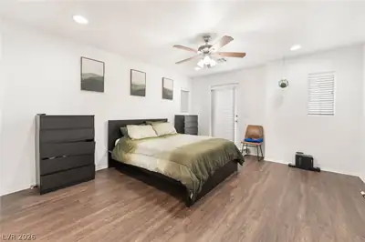 9132 Gabardine Avenue Bedroom