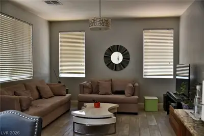 712 Oak Hills Course Drive Living Room