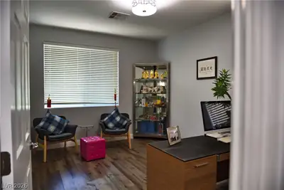 712 Oak Hills Course Drive Bedroom