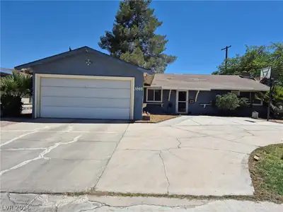 3905 La Pasada Avenue, Las Vegas, NV 89102 Front of Structure