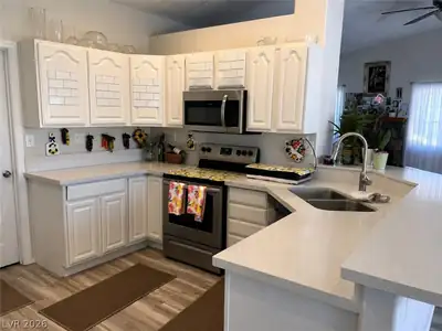 200 East Gamebird Road Kitchen