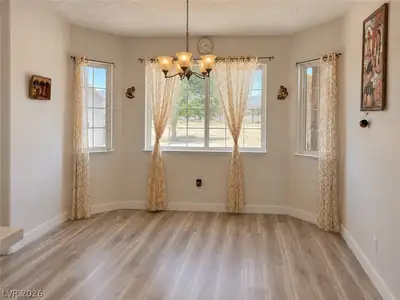 200 East Gamebird Road Dining Area
