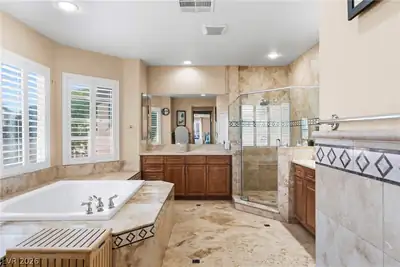 9351 Enchanted Grove Avenue, Las Vegas, NV 89149 Primary Bathroom