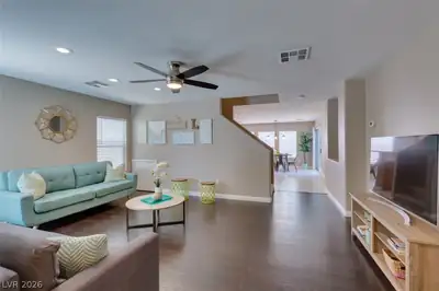 6236 Windmill Island Avenue Living Room