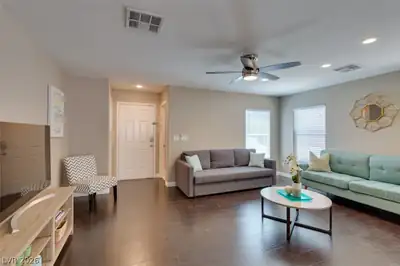6236 Windmill Island Avenue Living Room