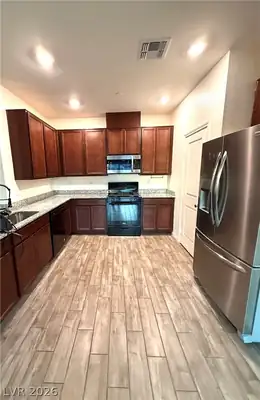 1003 Brilliant Meadow Avenue, North Las Vegas, NV 89086 Kitchen