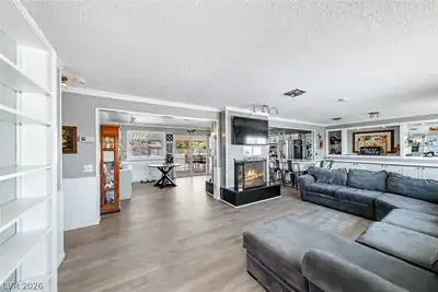 285 East Shelbourne Avenue Living Room