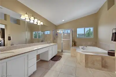 9229 Valador Avenue, Las Vegas, NV 89129 Primary Bathroom