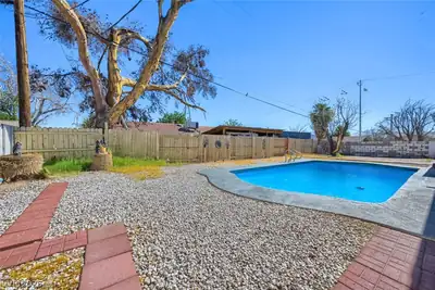 3572 Regents Circle, Las Vegas, NV 89121 Pool
