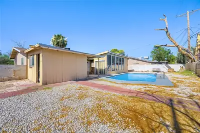 3572 Regents Circle, Las Vegas, NV 89121 Yard