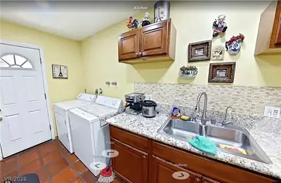 3572 Regents Circle, Las Vegas, NV 89121 Kitchen