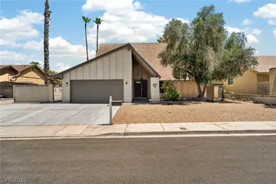 4431 El Campana Way Front of Structure