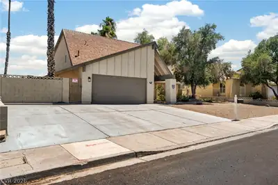 4431 El Campana Way Front of Structure