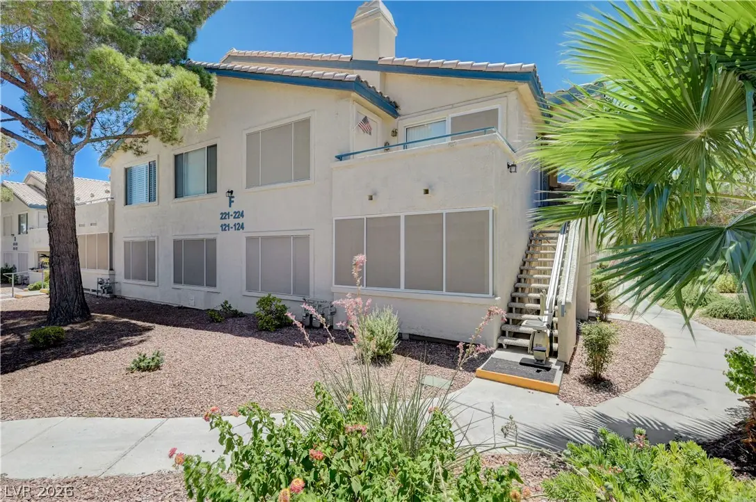 3425 East RUSSELL Road 223