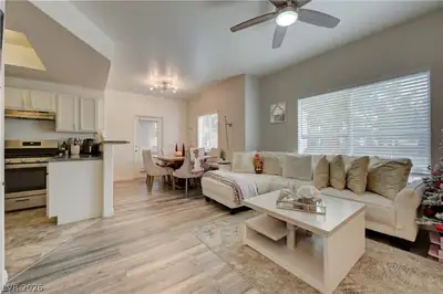 9580 West Reno Avenue 134 Living Room