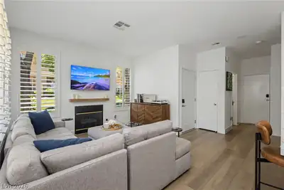 251 South Green Valley Parkway 5514 Living Room