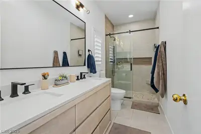 251 South Green Valley Parkway 5514 Primary Bathroom