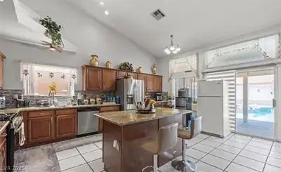 6292 Belgium Drive, Las Vegas, NV 89122 Kitchen