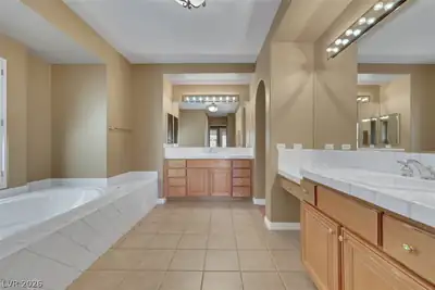 10809 Beringer Drive, Las Vegas, NV 89144 Primary Bathroom