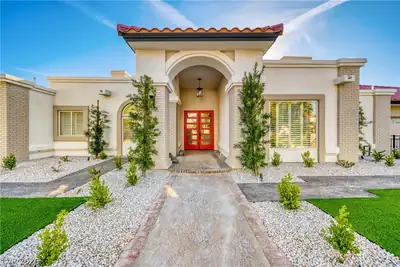 8755 Hickam Avenue Entry