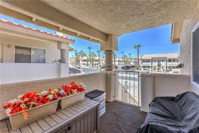 925 Rockview Drive 202 Patio