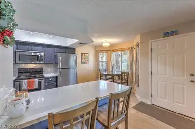 925 Rockview Drive 202 Kitchen