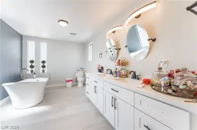 2037 Houston Drive, Las Vegas, NV 89104 Primary Bathroom