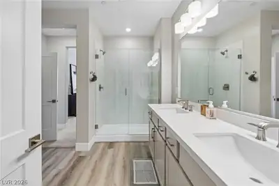 10050 Amber Rose Avenue Primary Bathroom