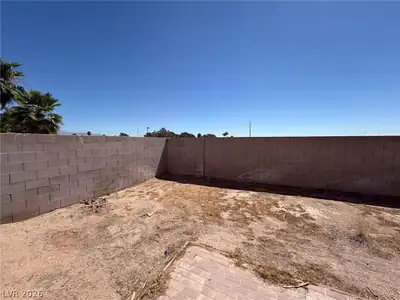 2324 Chapman Hill Drive, Las Vegas, NV 89128 Yard