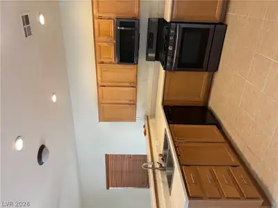 4909 Royal Lake Avenue Kitchen