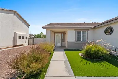 823 Hunters Ridge Way, North Las Vegas, NV 89032 Front of Structure