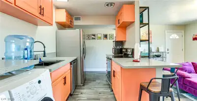 3247 Greenbriar Drive, Las Vegas, NV 89121 Kitchen