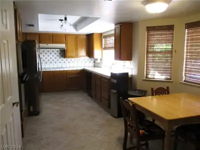 6504 Vicuna Drive, Las Vegas, NV 89146 Kitchen