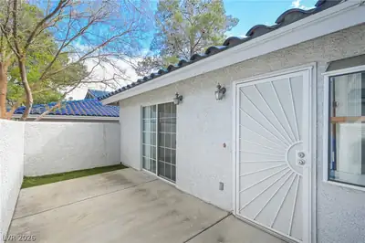 2032 Bavington Drive B Patio
